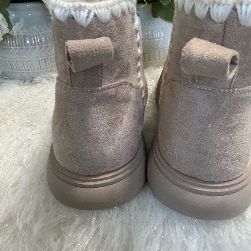 NEW C. EST. 1946 Taupe Size 10 Cozy Suede Short Winter Boot - Picture 6 of 7